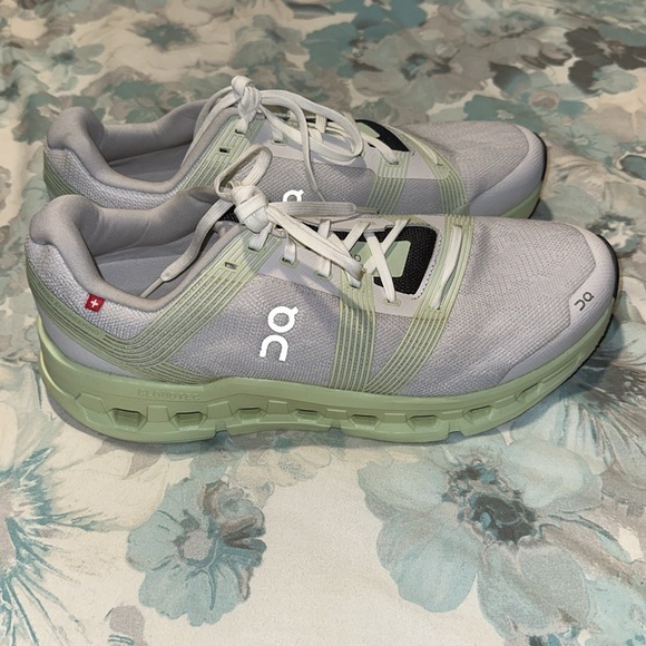 On Cloudgo Women’s Running Shoes Size 11 Like New - Picture 2 of 16